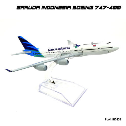 เครื่องบินโมเดล GARUDA INDONESIA Boeing 747-400 พร้อมฐานวางตั้งโชว์
