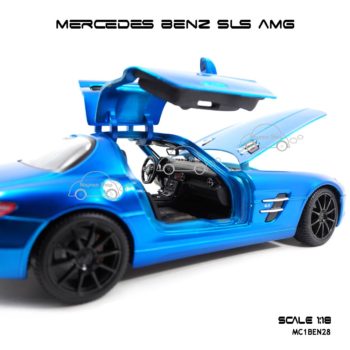 โมเดลรถ MERCEDES BENZ SLS AMG สีน้ำเงิน (1:18) ภายในรถ