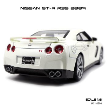 โมเดลรถ NISSAN GT-R R35 2009 สีขาวมุก (Scale 1:18) ท้ายรถสวยๆ