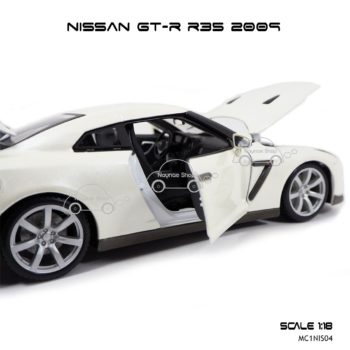 โมเดลรถ NISSAN GT-R R35 2009 สีขาวมุก (Scale 1:18) เปิดประตูซ้ายขวาได้