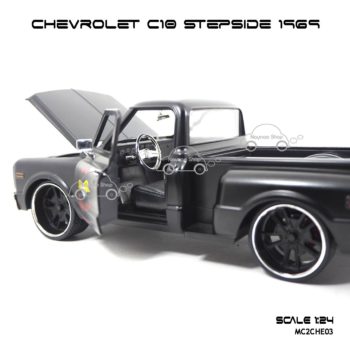 โมเดลรถกระบะ CHEVROLET C10 STEPSIDE 1969 สีดำด้าน (Scale 1:24) ภายในรถเหมือนจริง