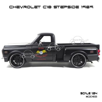 โมเดลรถกระบะ CHEVROLET C10 STEPSIDE 1969 สีดำด้าน (Scale 1:24) โมเดลของแท้