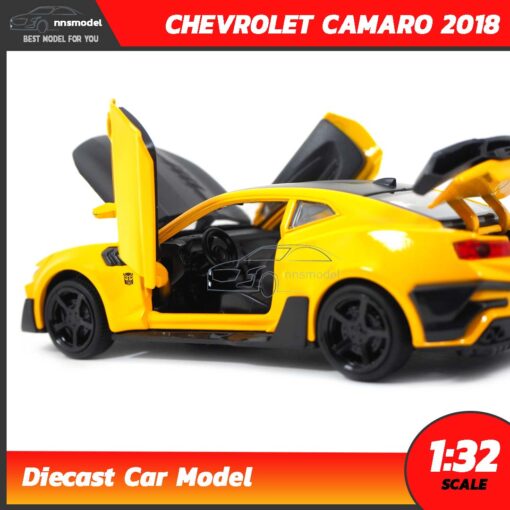 โมเดลรถเหล็ก CHEVROLET CAMARO 2018 สีเหลือง (Scale 1:32) รถของเล่น ภายในรถจำลองสมจริง