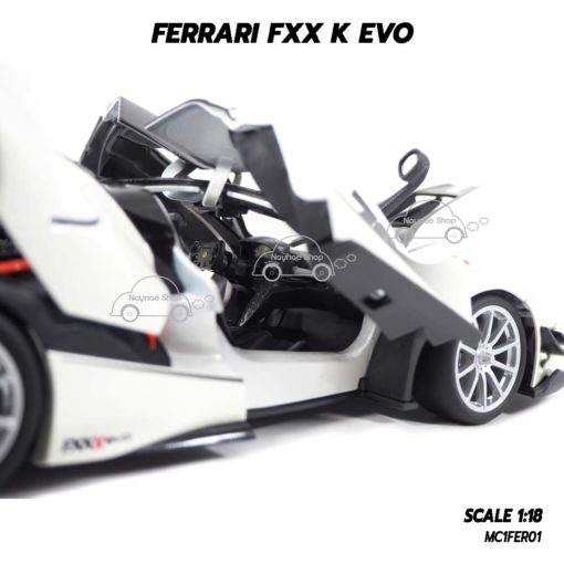 โมเดลรถ FERRARI FXX K EVO สีขาว (1:18) ภายในรถจำลองเหมือนจริง