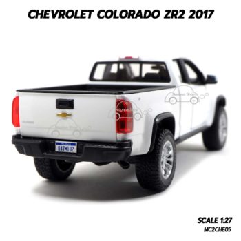 โมเดลรถปิคอัพ Chevrolet Colorado ZR2 2017 สีขาว (1:27) โมเดลรถประกอบสำเร็จ