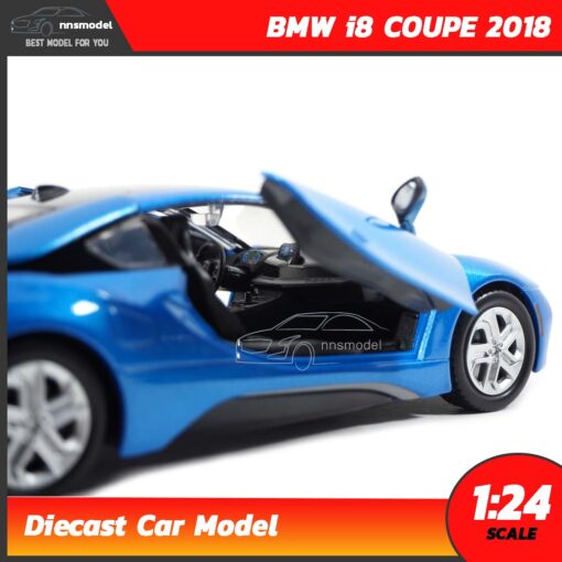 โมเดลรถ BMW i8 COUPE 2018 สีฟ้า (Scale 1:24) รถเหล็กโมเดล ภายในรถจำลองเหมือนจริง Diecast Model