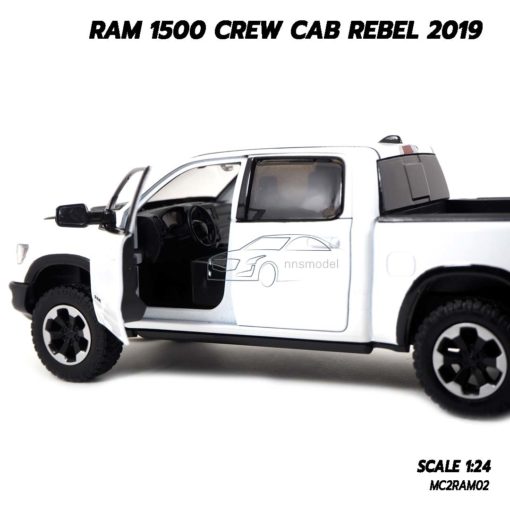 โมเดลรถกระบะ RAM 1500 CREW CAB REBEL 2019 สีขาว (1:24) ภายในจำลองเหมือนจริง