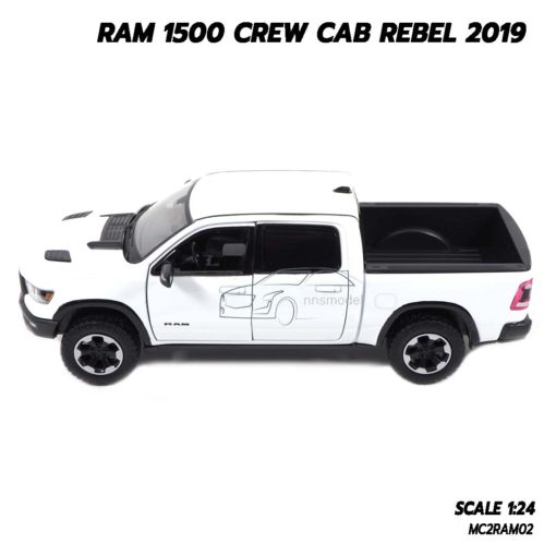 โมเดลรถกระบะ RAM 1500 CREW CAB REBEL 2019 สีขาว (1:24) รถโมเดลประกอบสำเร็จ