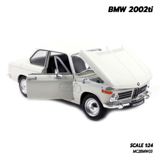 โมเดลรถคลาสสิค BMW 2002ti สีขาวครีม (Scale 1/24) เปิดฝากระโปรงหน้ารถได้
