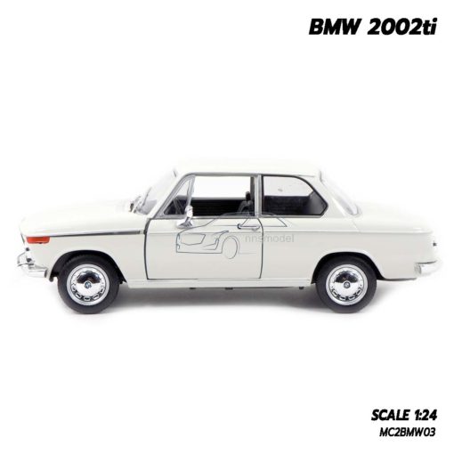 โมเดลรถคลาสสิค BMW 2002ti สีขาวครีม (Scale 1/24) รถโมเดลคลาสสิคสวยงาม
