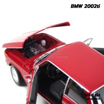 โมเดลรถคลาสสิค BMW 2002ti สีแดง (Scale 1/24) เครื่องยนต์เหมือนจริง