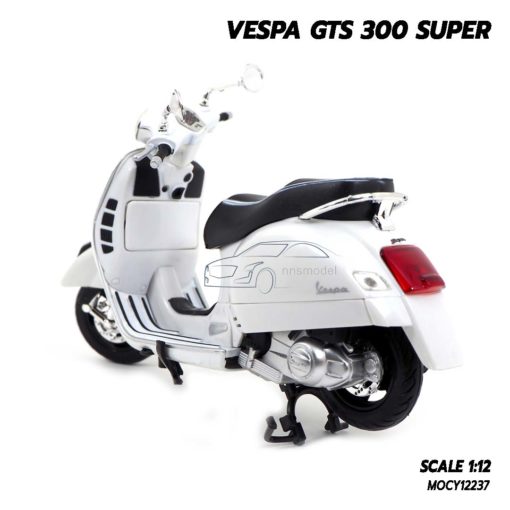 โมเดลเวสป้า VESPA GTS 300 SUPER สีขาว (Scale 1:12) โมเดลรถ ผลิตโดยแบรนด์ New Ray