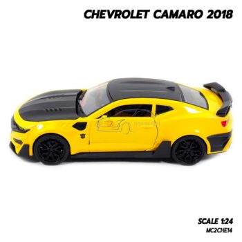 โมเดลรถ CHEVROLET CAMARO 2018 สีเหลืองดำ (1:24) โมเดลประกอบสำเร็จ