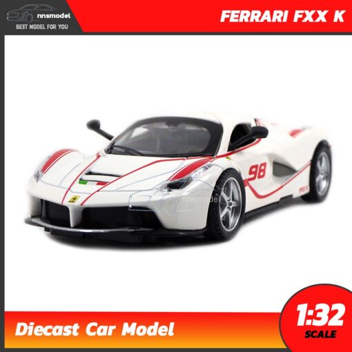 โมเดลรถเหล็ก FERRARI FXX K (Scale 1:32) โมเดลเฟอร์รารี่ มีเสียงมีไฟ สีขาว