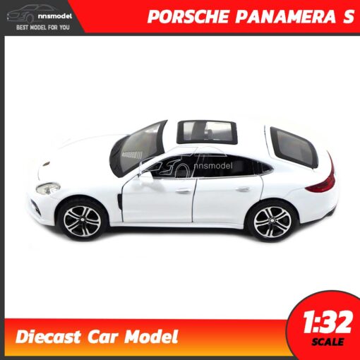 โมเดลรถ PORSCHE PANAMERA S สีขาว (Scale 1:32) พร้อมถ่าน 1.5v x 3 ก้อน